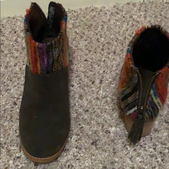 TOMS boot size 7 1/2 - Picture 3 of 3